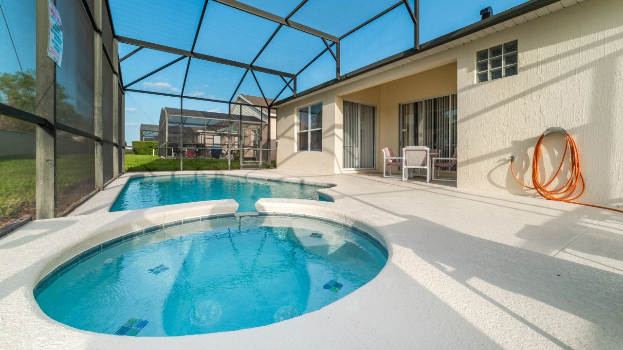 4 Bedroom Pool & Spa Resort Home photo 3